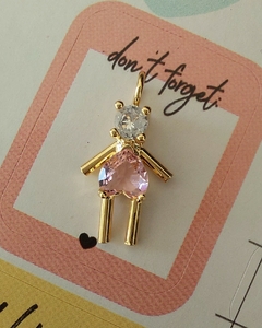 Pingente menina zircônia rosa banho ouro 18k