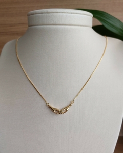 Colar mãos entrelaçadas banho ouro18k - comprar online