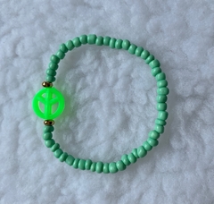 Pulseira Verde com Símbolo da Paz - D'Mabel Ateliê