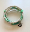 Bracelete Feminino Verde com Branco de Mola, com Miçangas