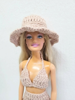 Imagem do Conjunto de Top de Biquíni, Saia e Chapéu para Boneca Barbie