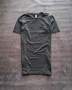 Remera Lyck Perspective (Gris Oscuro) - comprar online