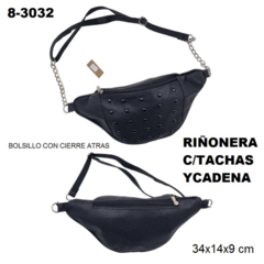 8-3032 RIÑONERA CON TACHAS