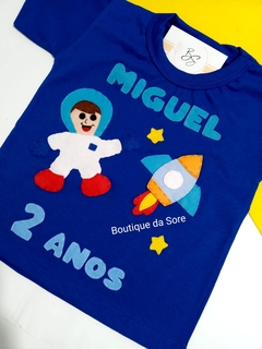 camiseta-infantil-azul-royal-personalizada-bordada-festa--astronauta-nasa-foguete