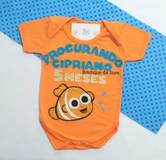 body-de-bebe-laranja-procurando-nemo-personalizado-para-festa-mesversario-nome-meses