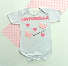 body-de-bebe-branco-personalizado-tematico-festa-mesversario-chadebebe-borboletas-nome-perolas