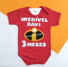 body-de-bebe-vermelho-os-incriveis-personalizado-nome-meses-para-festa-mesversario-aniversario