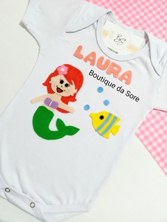 body-de-bebe-personalizado-mesversario-princesa-ariel-linguado-pequena-sereia