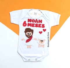 body de bebe branco personalizado mesversario jesus com ovelha ele vive pascoa para meninos