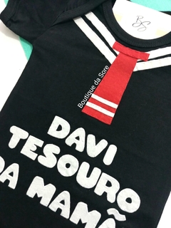 body de bebe preto mesversario personalizado kiko do chaves tesouro da mamae detalhes bordados a mao