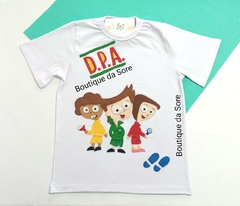 camiseta infantil branca personalizada com o dpa detetives do predio azul com pegadas para meninos tamanhos 3 4 6 