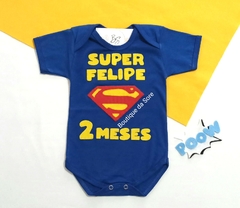 body-de-bebe-mesversario-azul-royal-super-homem-personalizado-nome-meses