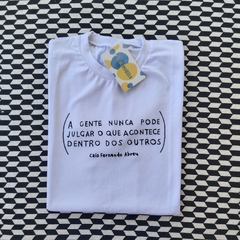 camisa A GENTE NUNCA PODE JULGAR