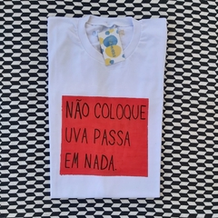 camisa NÃO COLOQUE USA PASSA EM NADA (fundo vermelho)