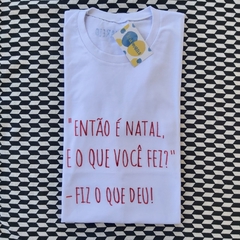 camisa "ENTÃO É NATAL, E O QUE VOCÊ FEZ?" (vermelha)