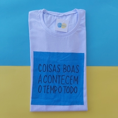 camisa COISAS BOAS ACONTECEM O TEMPO TODO