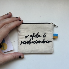 nécessaire O AFETO É REVOLUCIONÁRIO | 8x10cm - comprar online