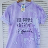 camisa THE PRESENT IS FEMALE (roxa)