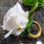 Porta guardanapo Rosa (flor permanente) em argola de madeira - MF MISTURA FINA ARTESANATO