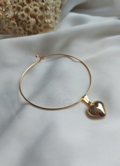 Bracelete com pingente de coração cheio