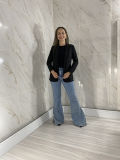 Calça Jeans Flare Lavagem Marmorizada na internet