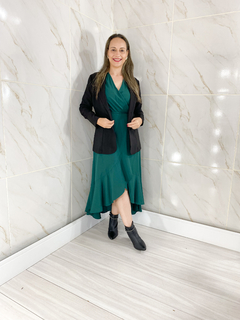 Blazer Feminino em Alfaiataria Lia Preto na internet