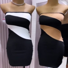 Vestido Tomara que Caia Curto Colado Bicolor Preto e Branco na internet