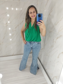 Calça Jeans Flare Lavagem Marmorizada na internet