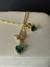 Conjunto Cartier Zirc Esmeralda - Cordão e pulseira em corrente dourada com fecho boia e pingente de coração co apedra verde - Semijoia - comprar online