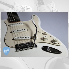 FENDER Stratocaster Standard MEXICO 2002 Artic White Guitarra Electrica - GuitarBazar