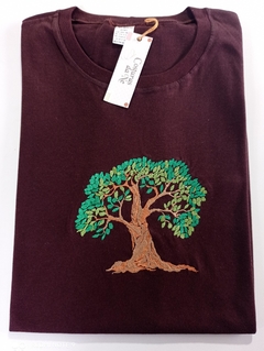 Camiseta marrom árvore cerrado