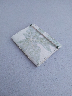 Caderno médio com capa kraft estampada com carimbo de folhas secas