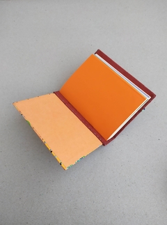 Caderno médio com capa estampada c/figura da mão - comprar online
