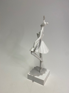 ESCULTURA BAILARINA EM POLIRESINA - 12765 - Pedro Paschoal Objetos & Arte