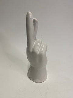 ESCULTURA MÃO BRANCA EM CERAMICA na internet