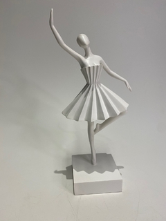 ESCULTURA BAILARINA EM POLIRESINA - 12765