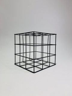 CUBO DECORATIVO EM METAL PRETO AH0354