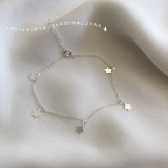 pulsera de plata con dijes de estrellas