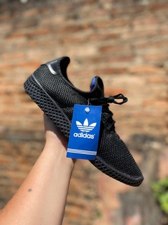 Tênis Adidas HU