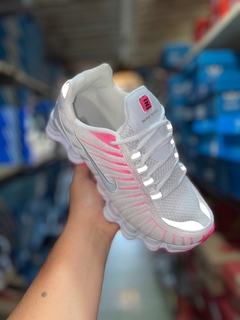 Tênis Nike Air Shox 12 Molas Feminino - loja online