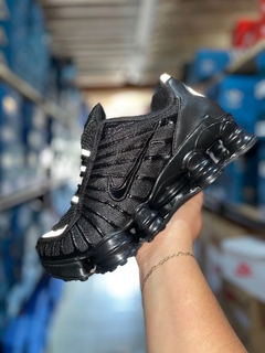 Tênis Nike Air Shox 12 Molas Feminino na internet