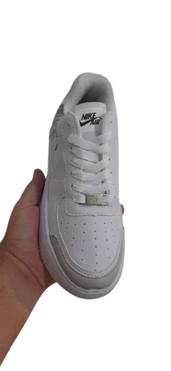 Tênis Nike Air Force Holográfico Branco ou Preto- Tamanhos 36 e 37 - comprar online