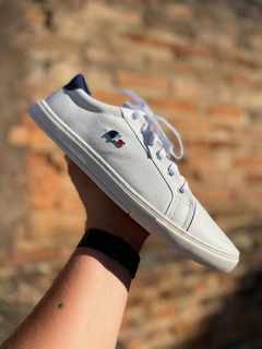 Sapatênis Lacoste Branco Logo Azul-Branco-Vermelho