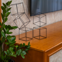 Escultura Geometrico Quadradinho Duplo de Ferro Decorativo na internet