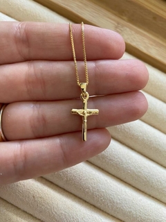 Colar crucifixo 20mm cruz e cristo lisos - comprar online