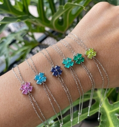 Pulseira trevo com pedra zircônia