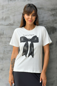 Camiseta feminina estampada laço - comprar online