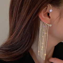 brinco de encaixe com franja de strass | ear cuff