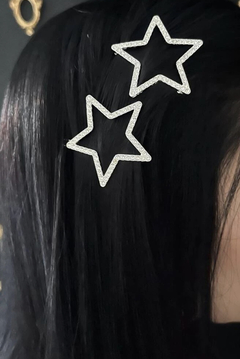 Grampo de cabelo de estrelas com strass na internet