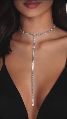 choker gravatinha com strass na internet